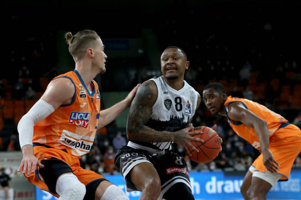 使得球队整 使得球队整