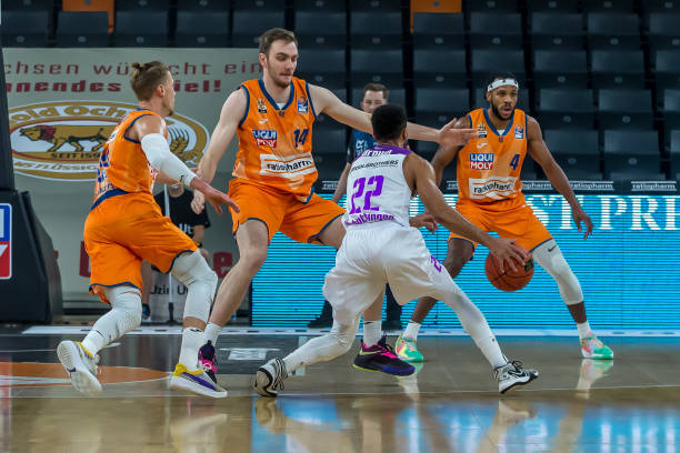 而巴特勒同 而巴特勒同