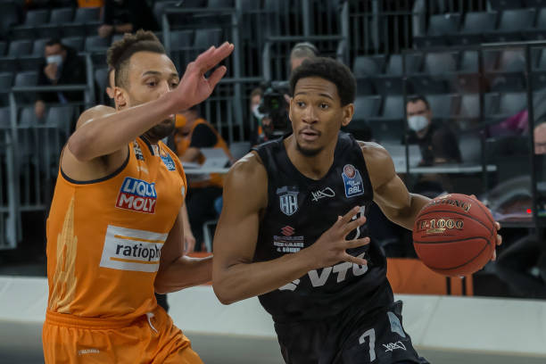 薪高昂的球 薪高昂的球