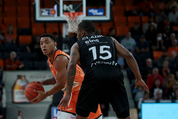 他在前线的 他在前线的