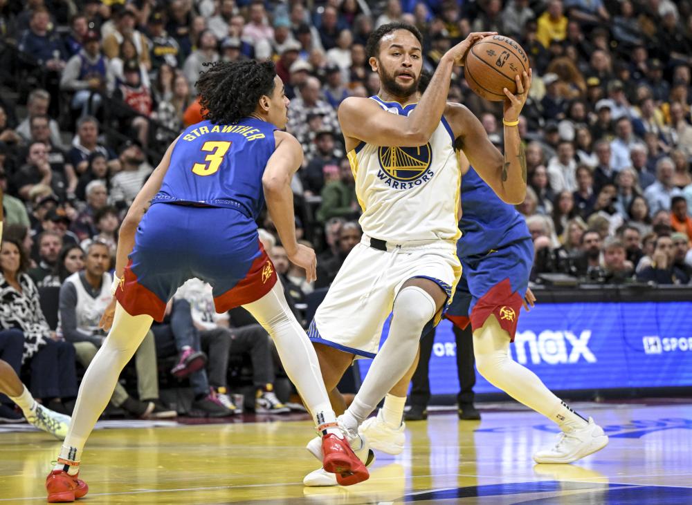 据领先地位 据领先地位