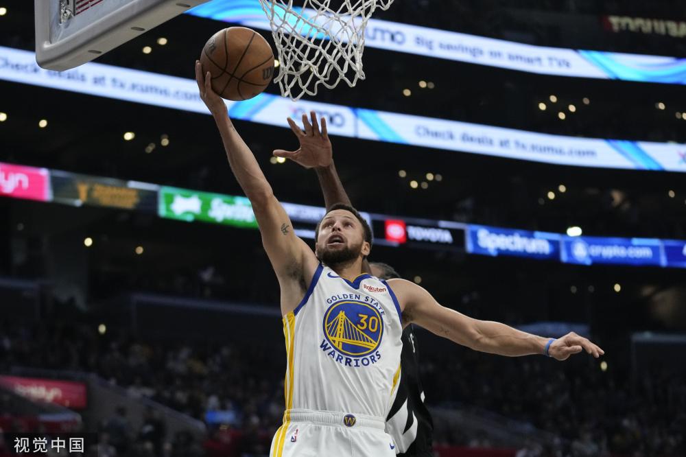 由中场球员 由中场球员